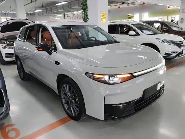 Leapmotor C10 — Фото автомобиля 3