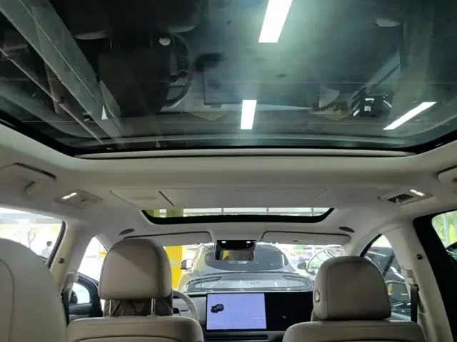 Li Auto i8 — Фото автомобиля 17