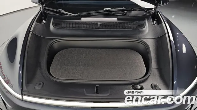 Tesla Model Y — Фото автомобиля 9