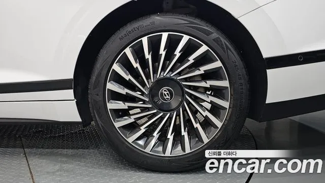 Hyundai Grandeur GN7 — Фото автомобиля 6
