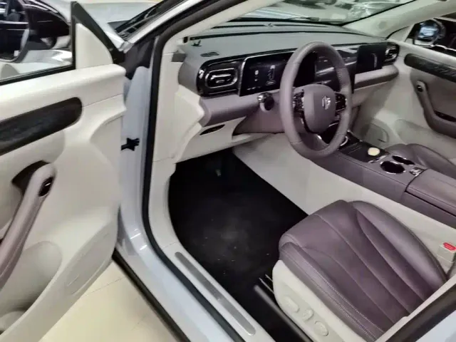 Leapmotor C11 — Фото автомобиля 15
