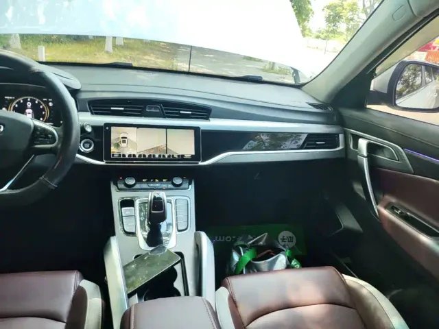 Geely Boyue — Фото автомобиля 12