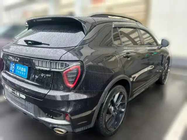 Lynk & Co 01 — Фото автомобиля 2