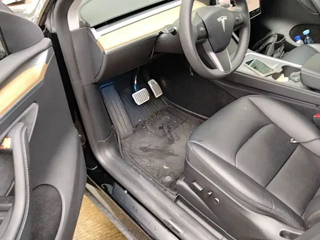 Tesla Model Y — Фото автомобиля 15