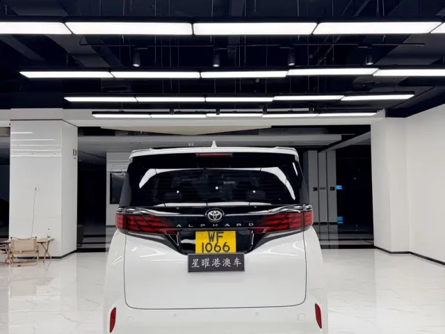 Toyota Alphard — Фото автомобиля 8