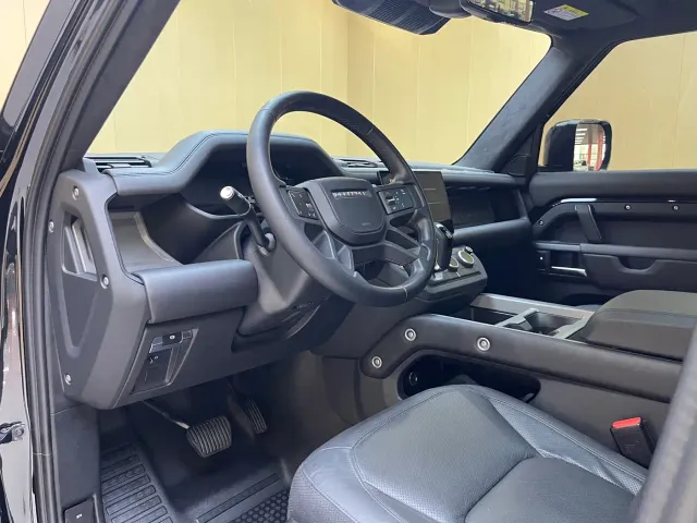 Land Rover Defender — Фото автомобиля 10