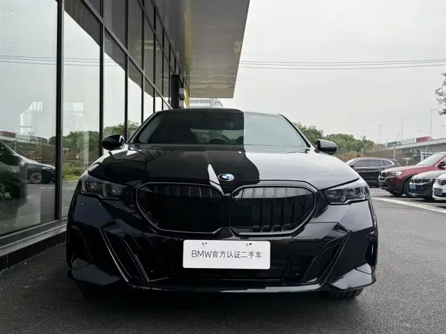 BMW 5 Series — Фото автомобиля 2