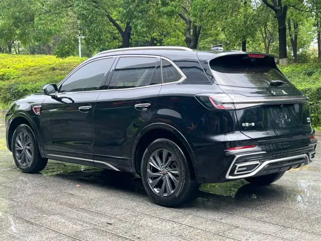 Hongqi HS5 — Фото автомобиля 9