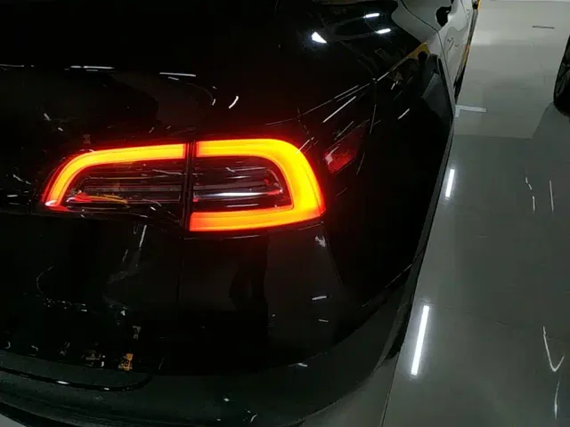 Tesla Model Y — Фото автомобиля 7