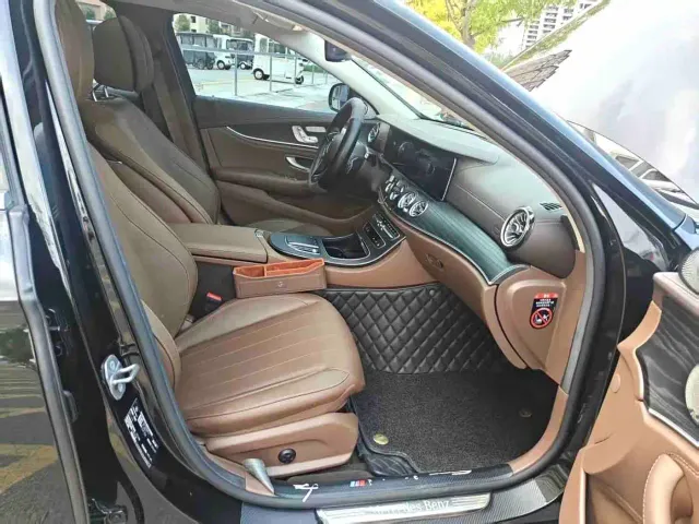 Mercedes-Benz E-Class — Фото автомобиля 3