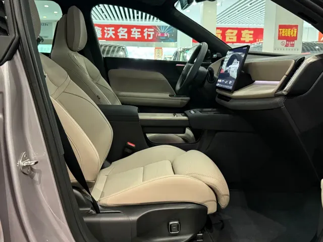 Volvo XC70 Plug-in Hybrid — Фото автомобиля 14