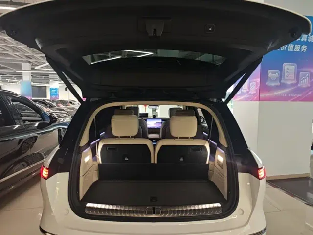 Nio ES8 — Фото автомобиля 18