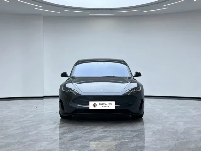 Tesla Model 3 — Фото автомобиля 3