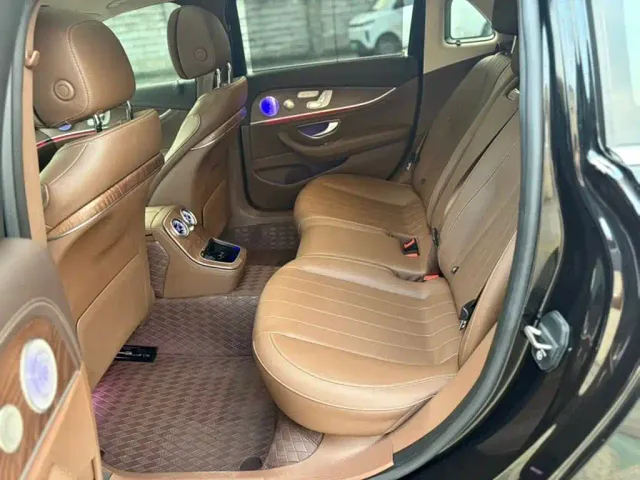 Mercedes-Benz E-Class — Фото автомобиля 8