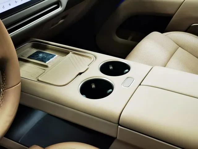 Li Auto Li i8 2025 Standard Edition — Фото автомобиля 13