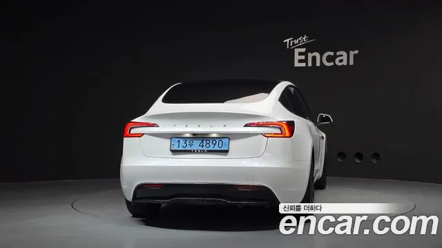 Tesla Model 3 — Фото автомобиля 4