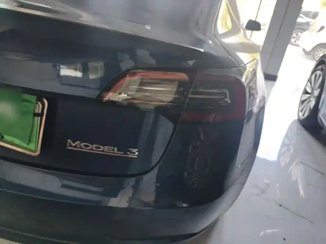 Tesla Model 3 — Фото автомобиля 7