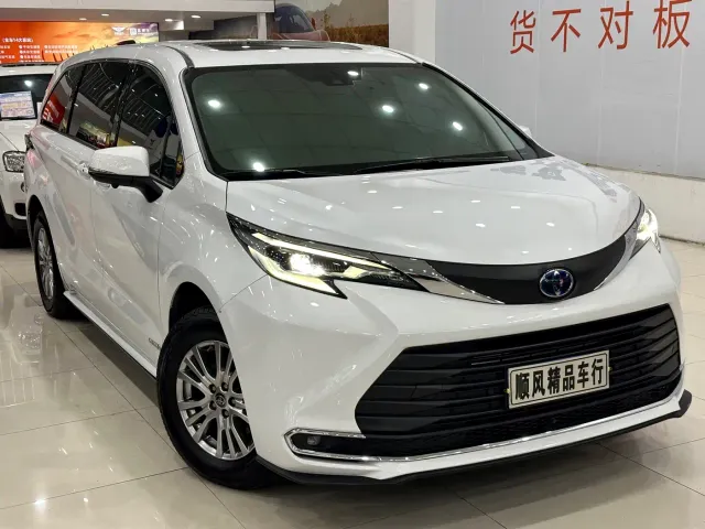 Toyota Sienna — Фото автомобиля 4