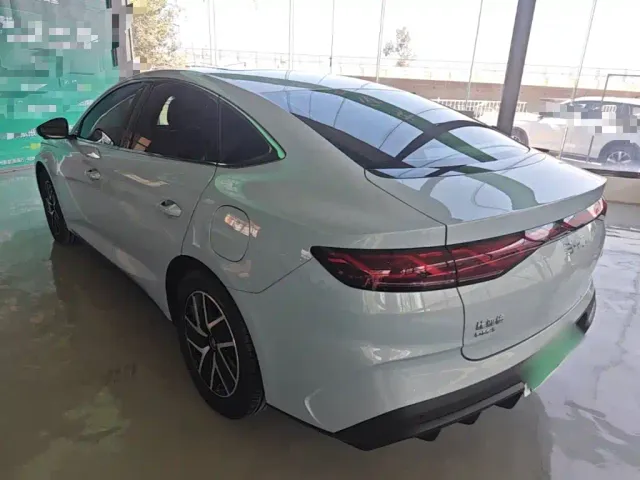 BYD Qin L — Фото автомобиля 4