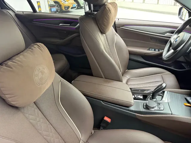 BMW 5 Series — Фото автомобиля 10
