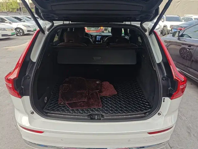 Volvo XC60 — Фото автомобиля 18