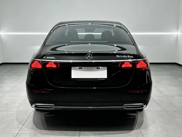 Mercedes-Benz E-Class — Фото автомобиля 26