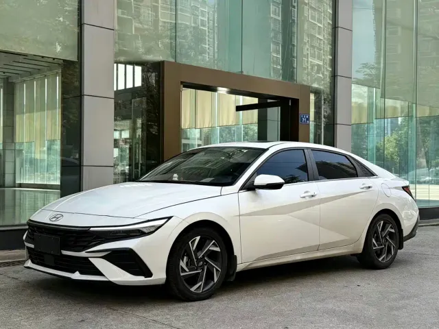 Фотография автомобиля — Hyundai Elantra