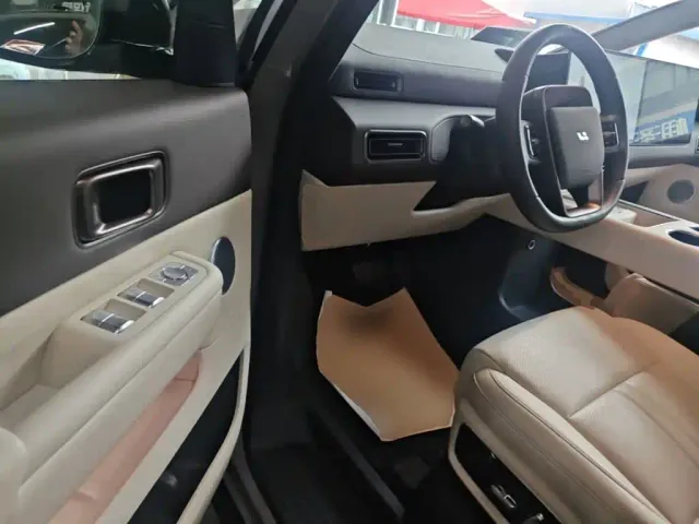 Li Auto MEGA — Фото автомобиля 15