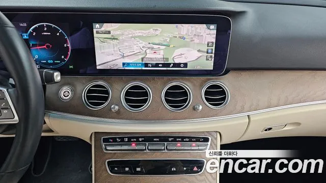 Mercedes-Benz E-Class — Фото автомобиля 15