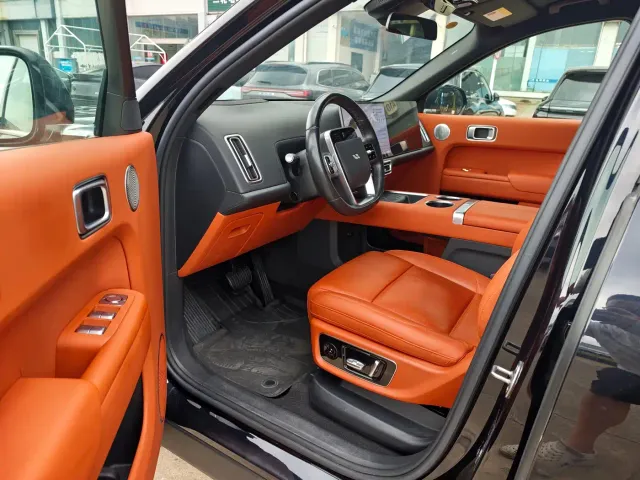Li Auto L8 — Фото автомобиля 4