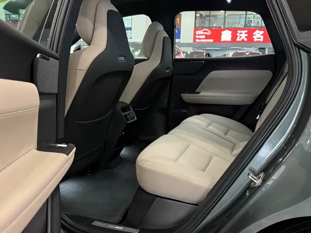 Volvo XC70 Plug-in Hybrid — Фото автомобиля 7