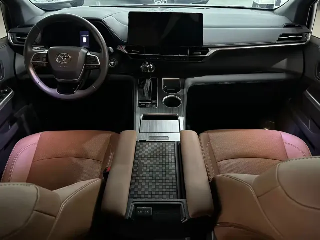 Toyota Sienna — Фото автомобиля 6