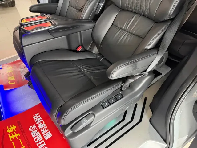 Honda Elysion — Фото автомобиля 17