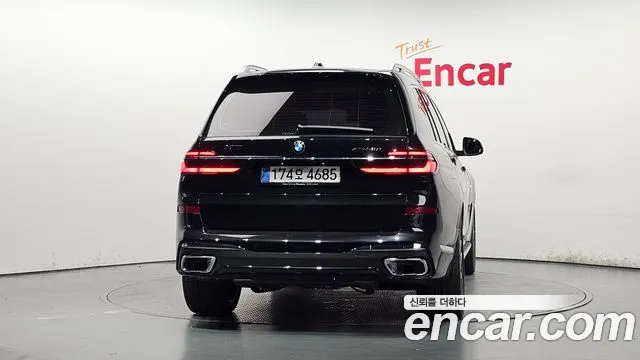 BMW X7 — Фото автомобиля 3