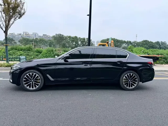 BMW 5 Series — Фото автомобиля 3