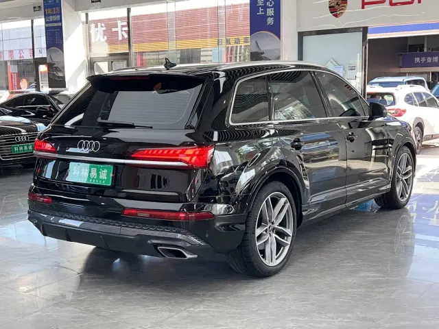 Audi Q7 — Фото автомобиля 4