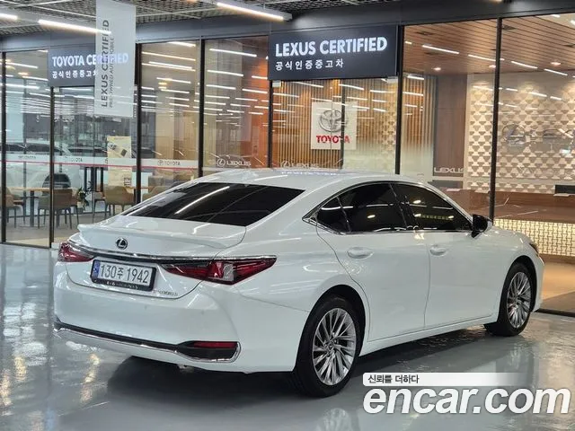 Lexus ES Generation 7 — Фото автомобиля 2
