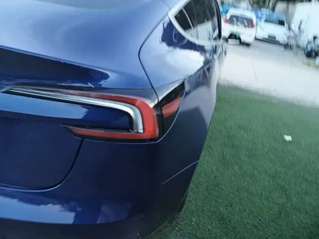 Tesla Model 3 — Фото автомобиля 7