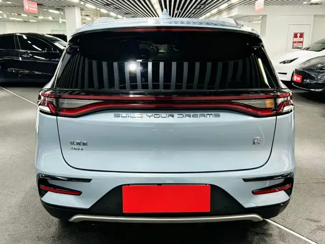 BYD Tang — Фото автомобиля 5
