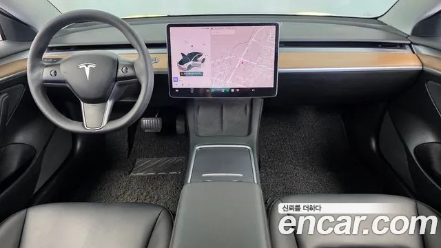 Tesla Model 3 — Фото автомобиля 10