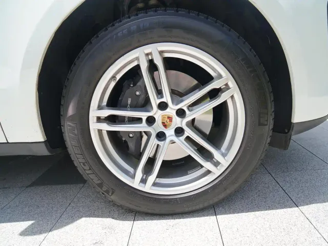 Porsche Macan — Фото автомобиля 10
