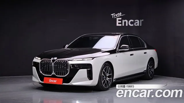 Фотография автомобиля — BMW i7 i7 (G70)