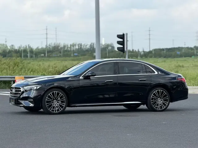 Mercedes-Benz E-Class — Фото автомобиля 2