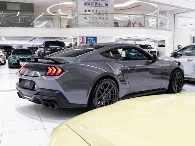 Ford Mustang — Фото автомобиля 6