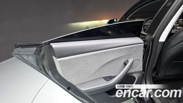 Tesla Model 3 — Фото автомобиля 22