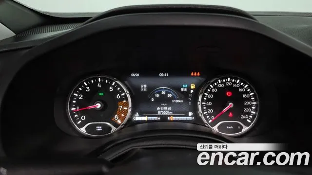 Jeep Renegade — Фото автомобиля 8