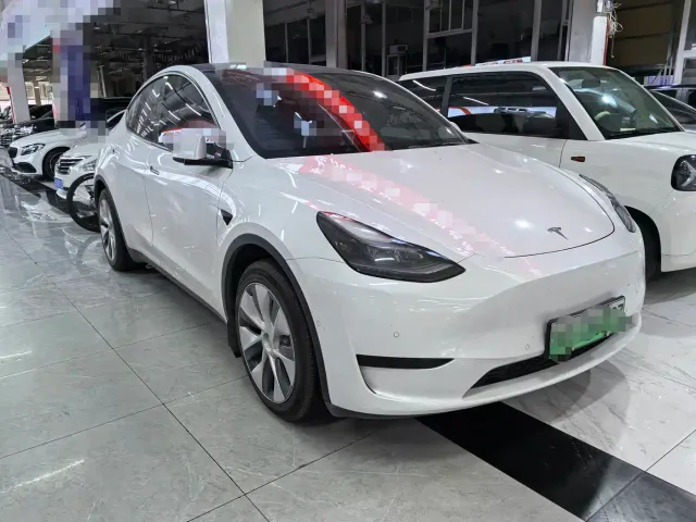 Tesla Model Y — Фото автомобиля 3