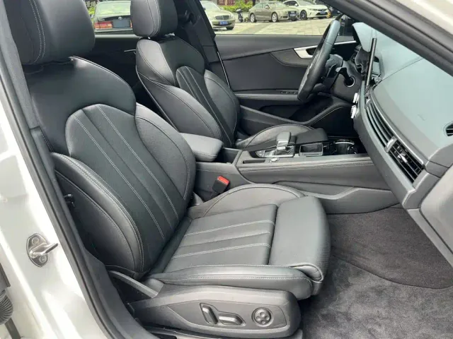 Audi A4L — Фото автомобиля 3