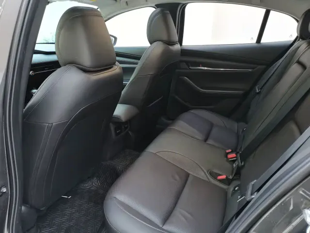 Mazda Axela — Фото автомобиля 13