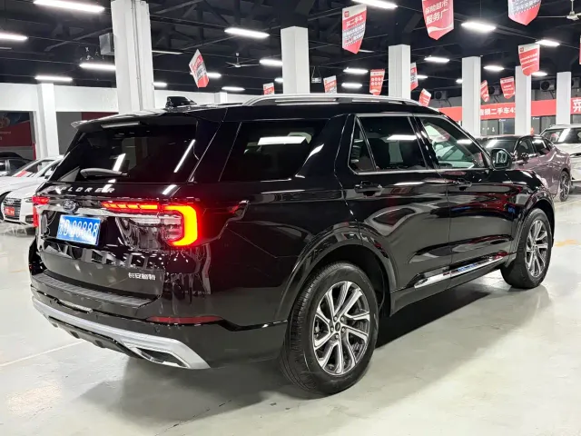 Ford Explorer — Фото автомобиля 18